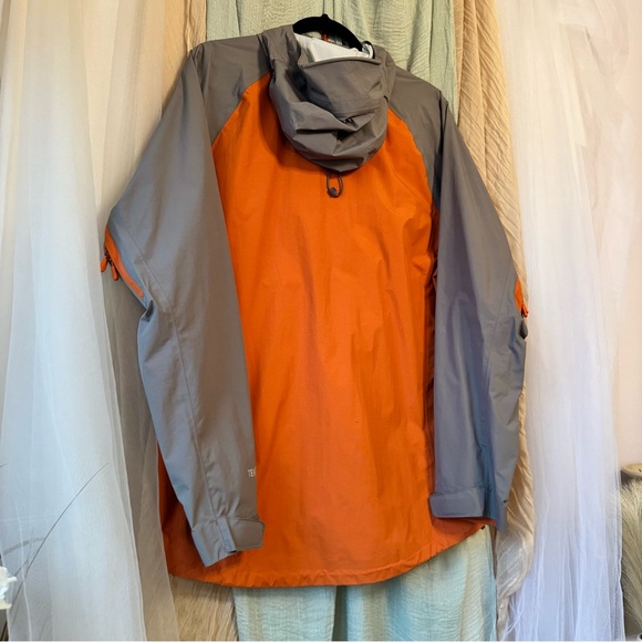 L.L. Bean Men’s Gray/Orange jacket (Size M) Waterproof, Windproof! - Picture 5 of 12